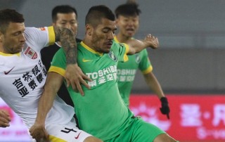 denilson-gabionetta-em-acao-pelo-hangzhou-greentown-1484177293382_956x500