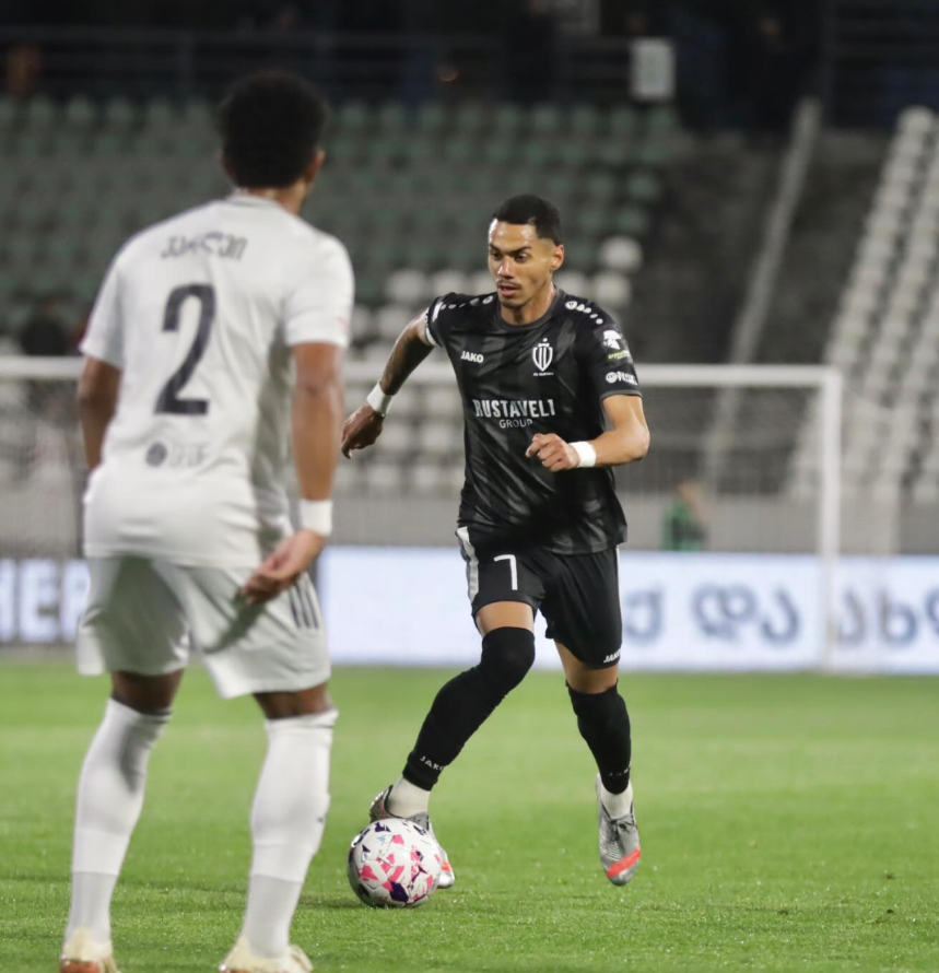 Jackson Kenio em campo pelo FC Metalurgi Rustavi