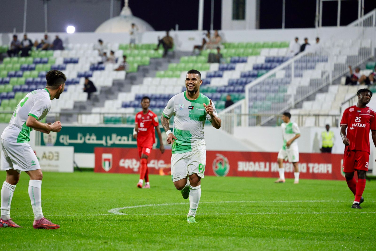 Lucas Jacaré, jogador do Emirates Club