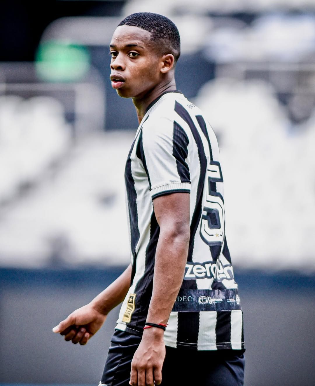 Pedro, volante do Botafogo
